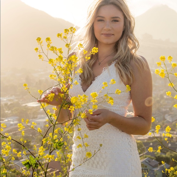 Lulu white lace dress - Picture 1 of 3